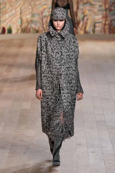 Look 1
